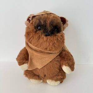 Kenner Star Wars Wicket the Ewok Brown Plush Toy with Tan Accents 1983